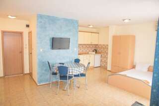Апарт-отели Elite Apartments Солнечный Берег Номер-студио с балконом-6